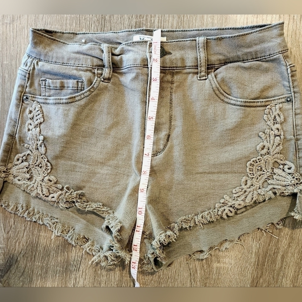 Mudd demin jean shorts green size 9 - Picture 3 of 8
